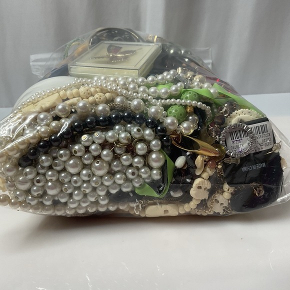 Jewelry Wearable Lot 5 Lbs Craft - Resell - Wear Necklace Earrings Ring Bracelet - Picture 7 of 8
